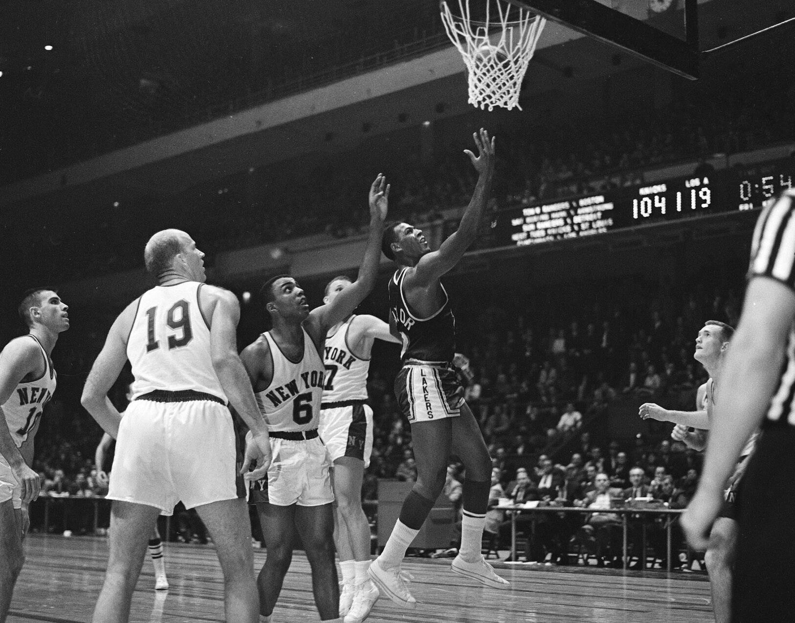 1960: Lakers open 1st season in Los Angeles with loss at Cincinnati
